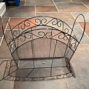 Elegant Silver Wire Magazine Rack Basket floor display home or bathroom decor